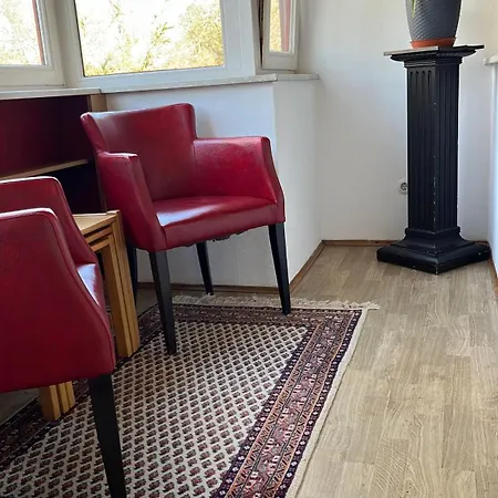 Gemuetliche, Ganze In Ruhiger, Zentraler Lage